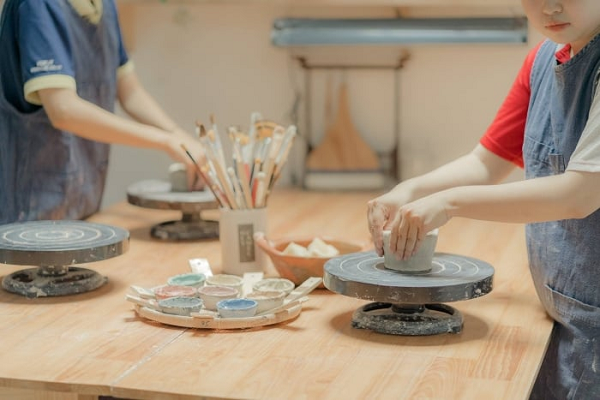Workshop làm gốm giúp thỏa sức sáng tạo những tác phẩm đẹp, hấp dẫn bằng chính đôi bàn tay của bạn